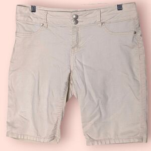d. jeans Cream Stretch Denim Bermuda Shorts Low Rise Wide Waistband size 12